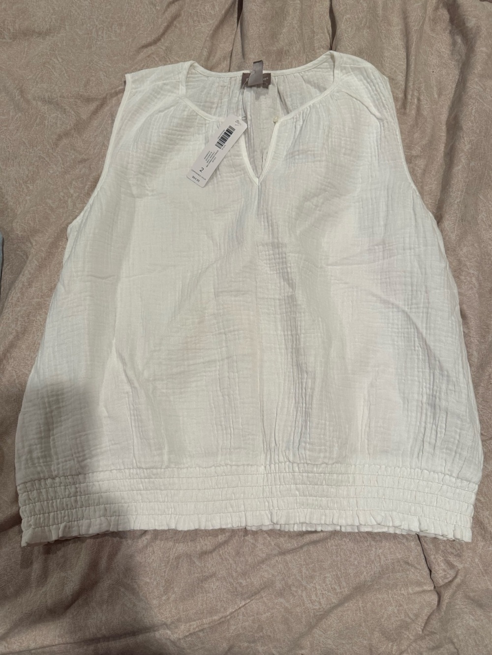 Chicos Sleeveless White Textured V-Neck Top